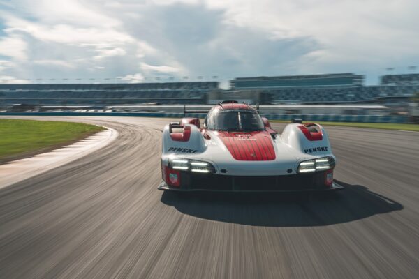 Photos – La Porsche 963 LMDh en essais à Daytona