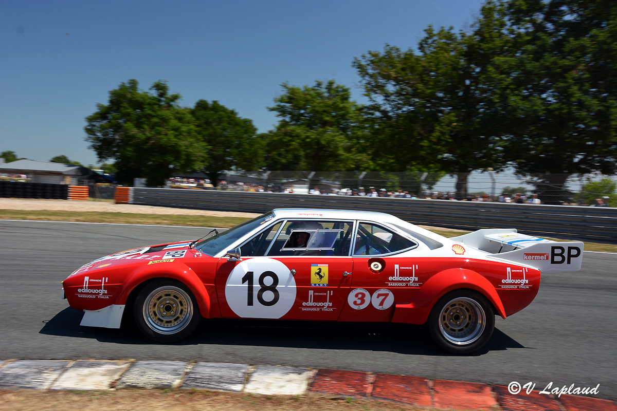 Ferrari 308 GT4 Le Mans 1974 évocation Sport et Collection 2023 au Vigeant.