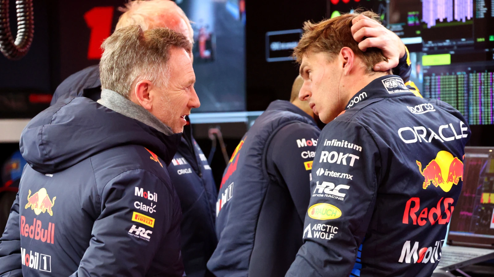 (L to R): Christian Horner (GBR) Red Bull Racing Team Principal with Max Verstappen (NLD) Red Bull Racing. 21.11.2024. Formula 1 World Championship, Rd 22, Las Vegas Grand Prix, Las Vegas, Nevada, USA, Practice Day