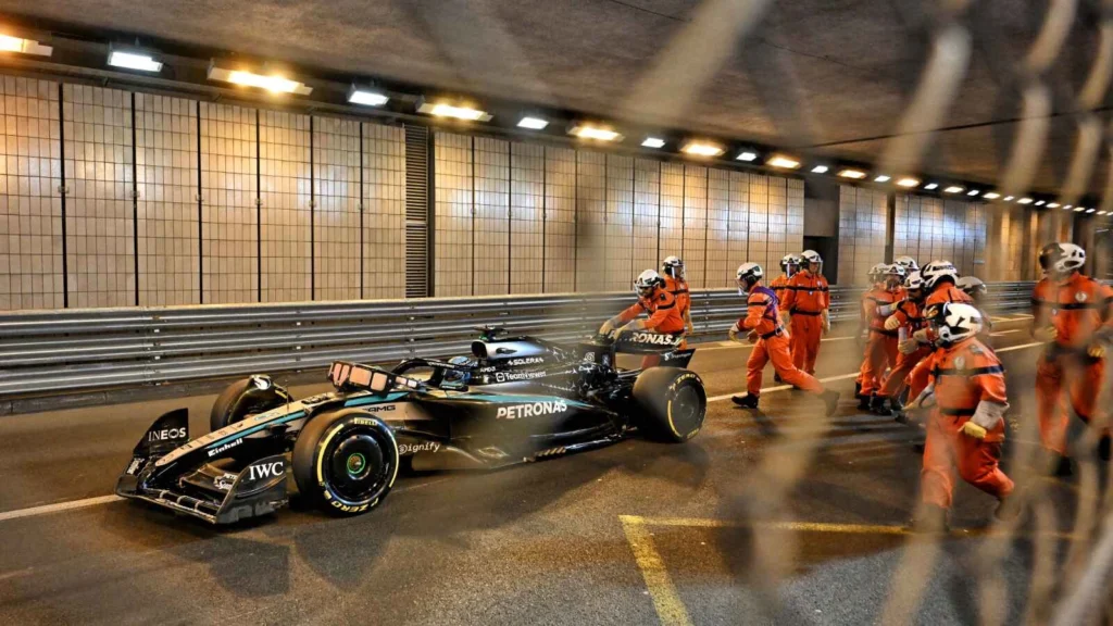 La Mercedes de George Russell s'est arrêtée complète dans le tunnel lors de la qualification pour le GP de Monaco