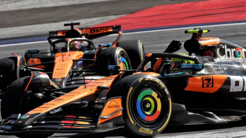 Le vainqueur de la course Lando Norris (GBR) McLaren MCL39 célèbre à la fin de la course avec Oscar Piastri (AUS) McLaren MCL39. 29.06.2025. Championnat du monde de Formule 1, Rd 11, Grand Prix d'Autriche, Spielberg, Autriche, jour de la course