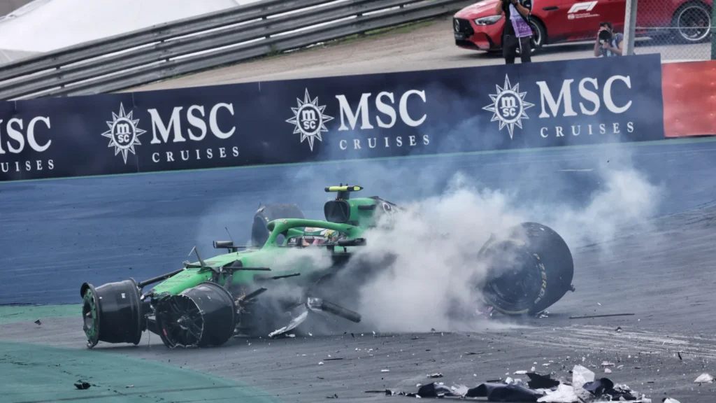 Gabriel Bortoleto a chuté lourdement dans le dernier tour du GP Sprint de F1 Brésil