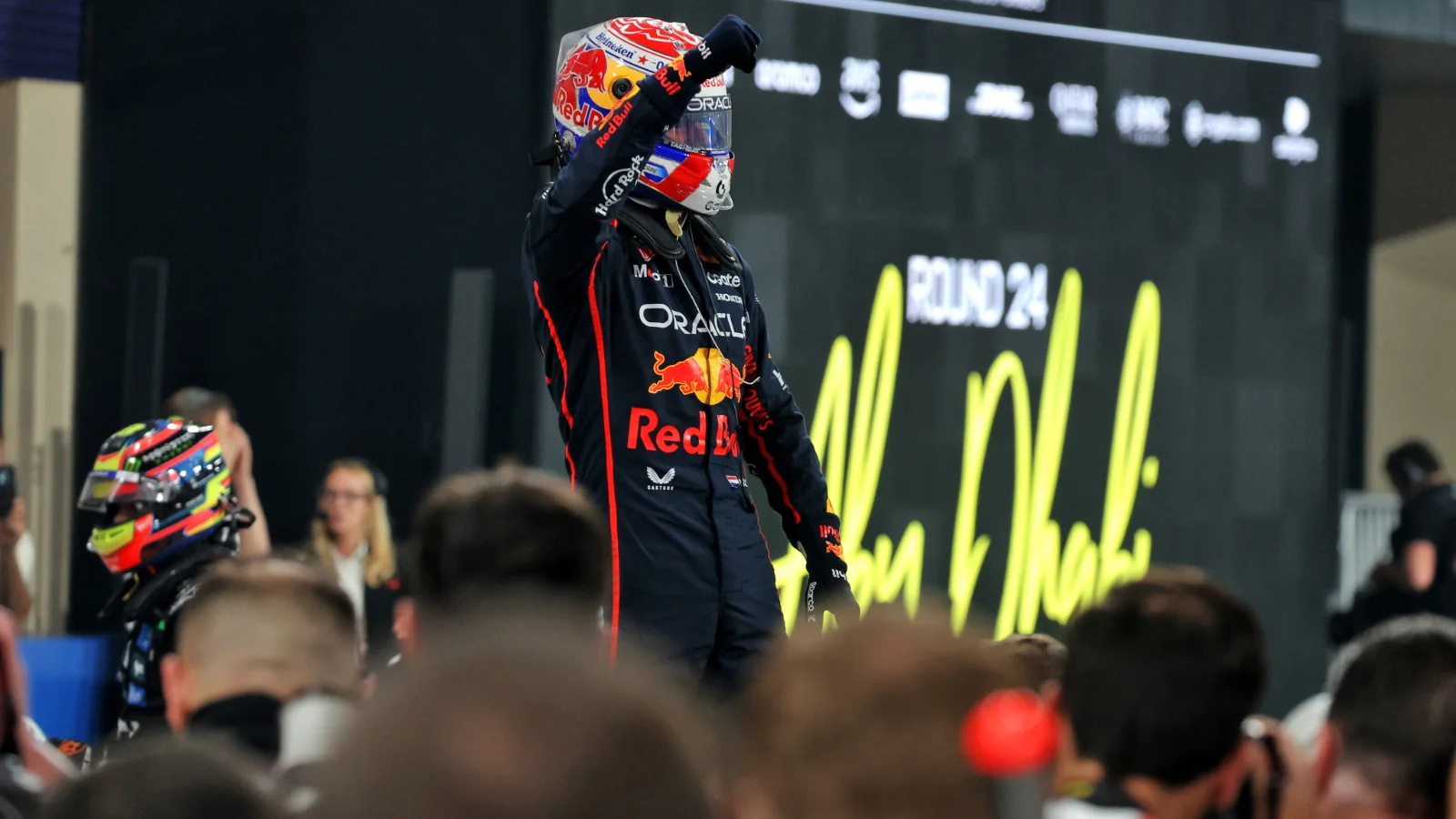 Max Verstappen clinched pole position for the F1 Abu Dhabi GP to set up a thrilling title showdown