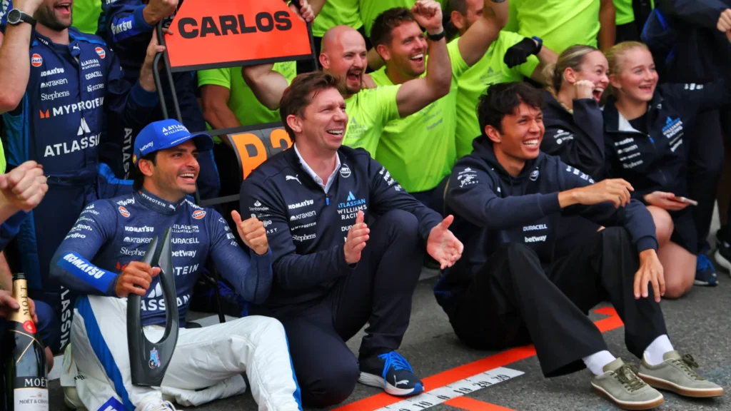 Le patron de Williams, James Vowles, a salué le podium de Carlos Sainz