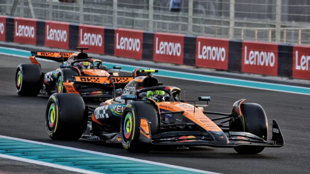 Lando Norris et Oscar Piastri ont échangé leurs places dès le premier tour à Abu Dhabi