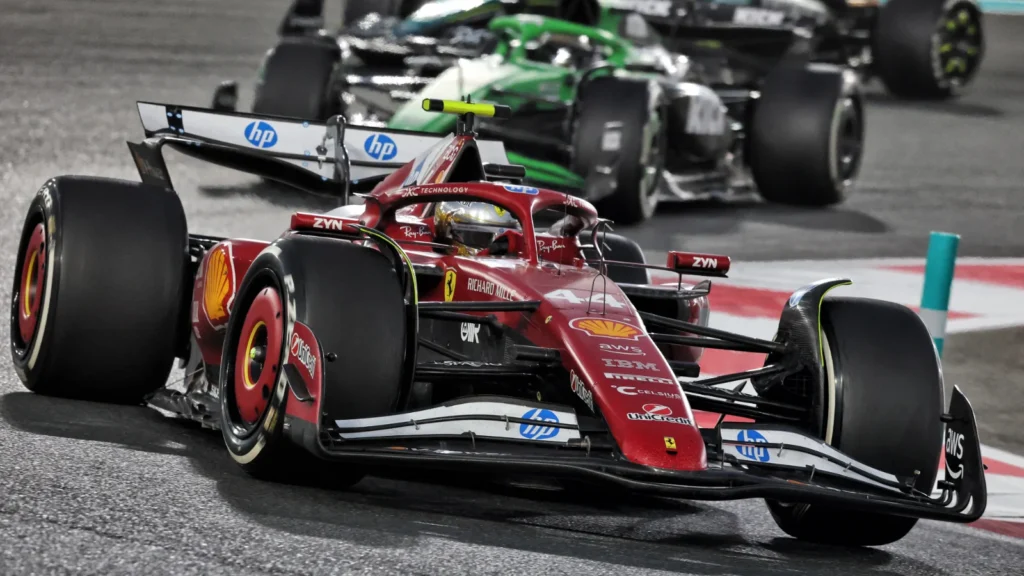 Lewis Hamilton a été racé lors du GP de F1 d'Abu Dhabi, terminant huitième malgré une autre sortie de qualification en Q1