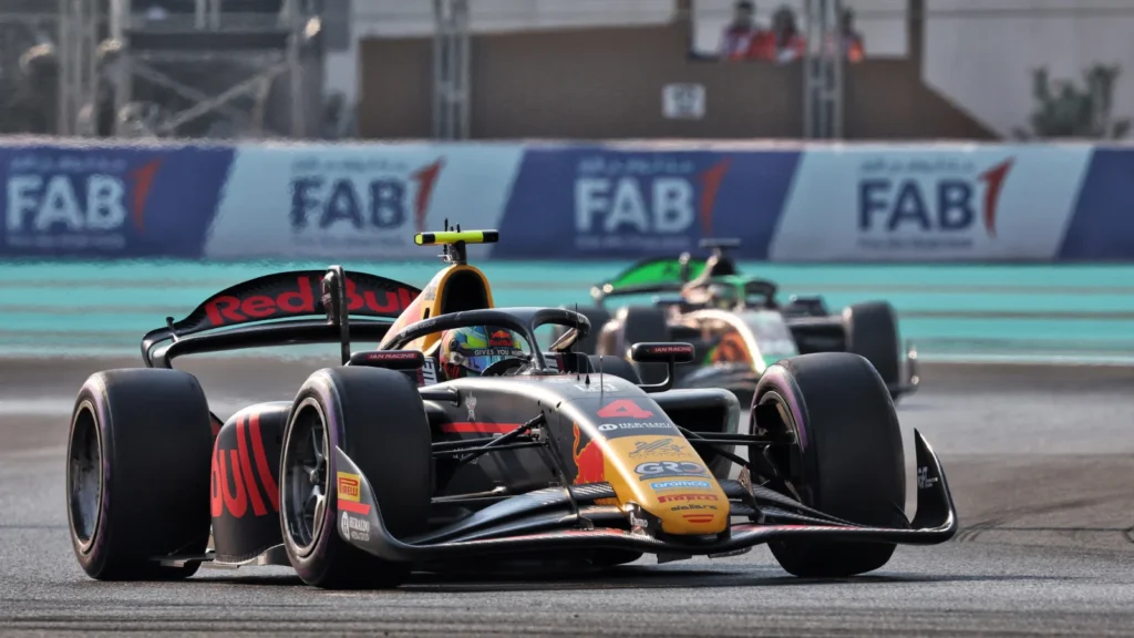Arvid Lindblad a remporté la victoire en F2 Sprint à Abu Dhabi
