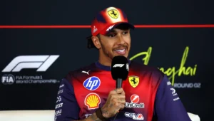 Lewis Hamilton fixe des objectifs audacieux pour Ferrari 2026