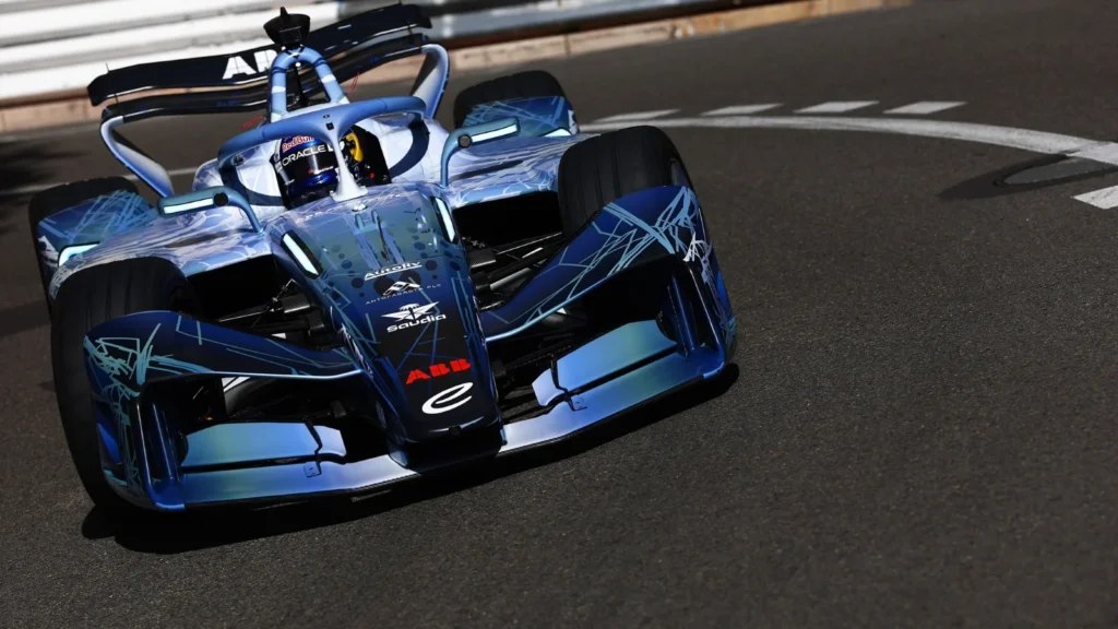 L'ancien pilote de Formule 1 David Coulthard a fait tester la prochaine voiture de Formule E Gen4 autour de Monaco