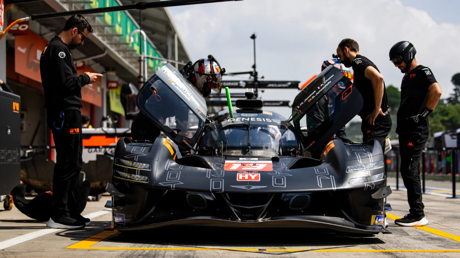 19 CHATIN Paul-Loup (fra), JAMINET Mathieu (fra), JUNCADELLA Daniel (esp), Genesis Magma Racing, Genesis GMR-001 #19, Hypercar, ambiance during the 6 Hours of Imola 2026, 1st round of 2026 FIA World Endurance Championship, from April 16 to 19, 2026 on the Autodromo Enzo e Dino Ferrari in Imola, Italy - Photo Julien Delfosse / DPPI