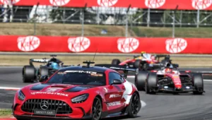 L&rsquo;ancien patron de la F1 appelle la FIA à modifier les règles du drapeau rouge de la F1 « pour les fans »