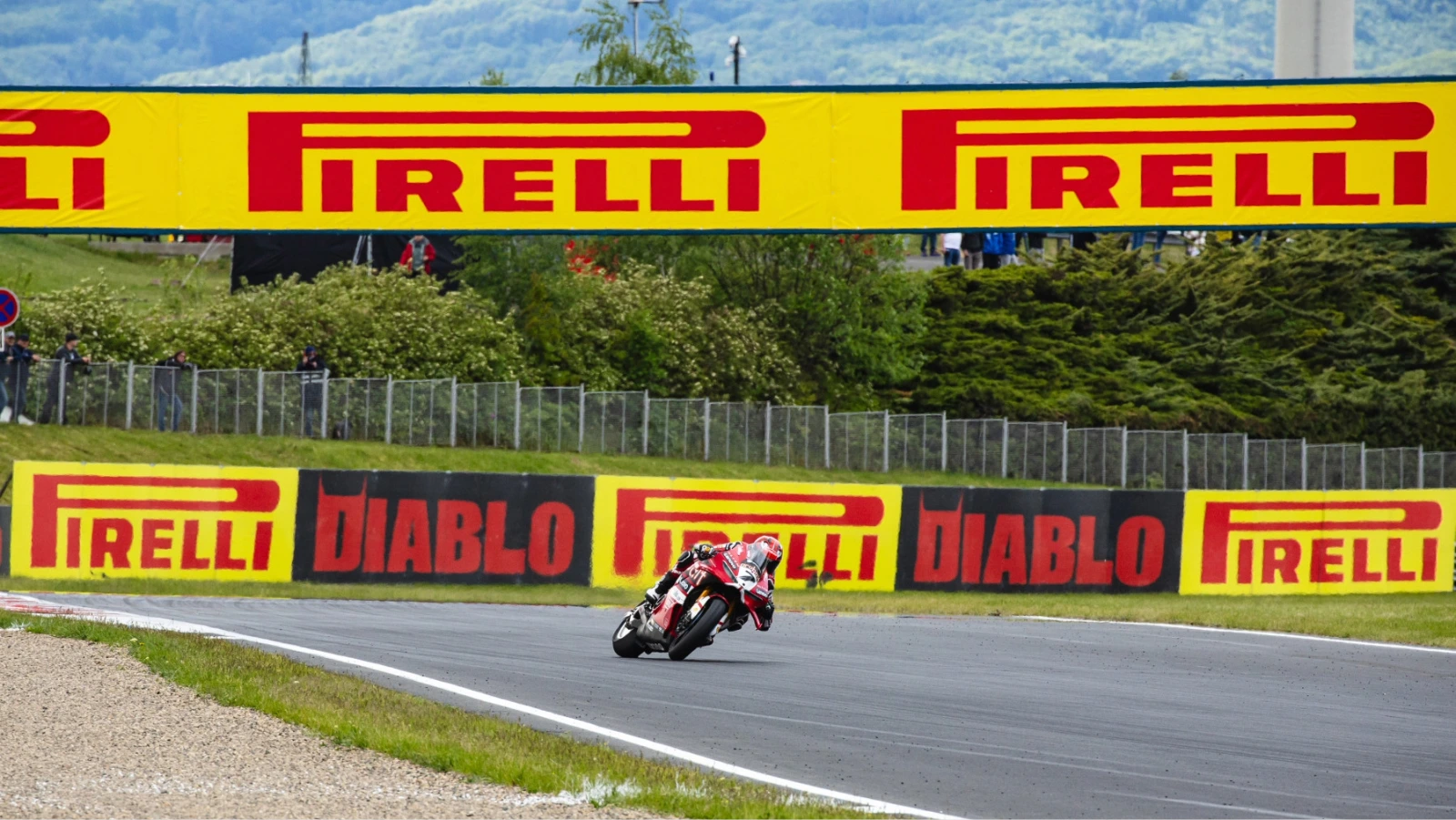 Pirelli director reveals who covers tyre costs in MotoGP and WorldSBK