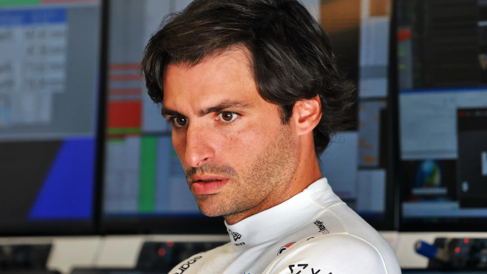 Carlos Sainz offers explanation for Oscar Piastri blue flag mishap
