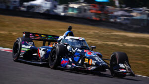 Felix Rosenqvist vole la pole lors de qualifications spectaculaires en IndyCar