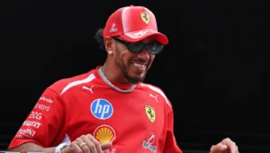 Lewis Hamilton attribue à la « collaboration » de Ferrari le succès de la F1 en 2026