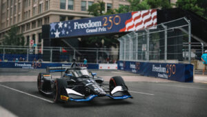 Alex Palou danse dans les rues pour remporter la pole IndyCar