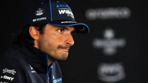 Carlos Sainz admet qu&rsquo;Aston Martin est désormais dans une « ligue différente » de Williams au milieu des excuses d&rsquo;Alex Albon en cas d&rsquo;accident