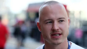 L&rsquo;ancien pilote de F1 Nikita Mazepin fait son retour en course après la levée de l&rsquo;interdiction russe
