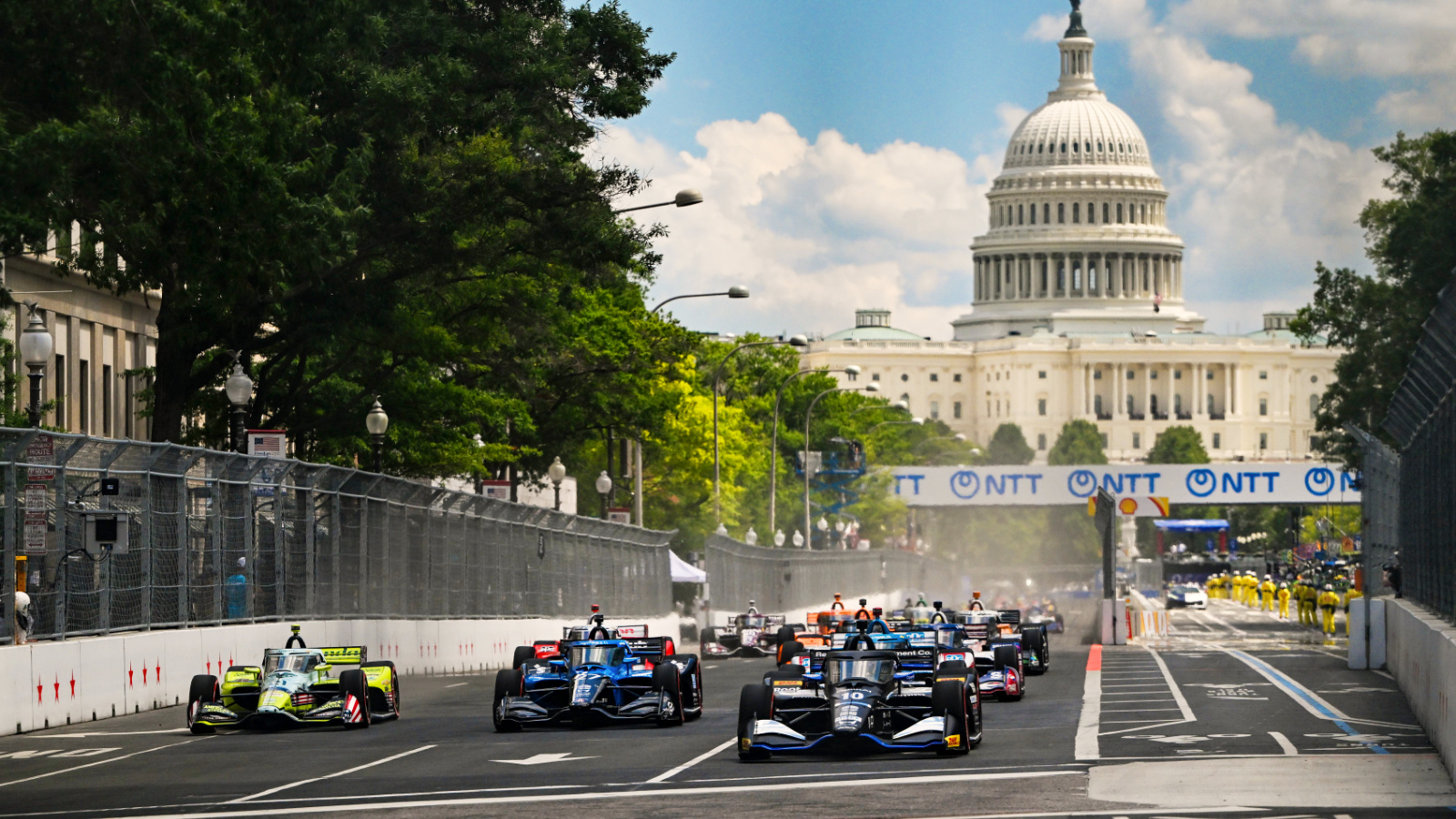 Many people watched the special race from Washington D.C. Photo: IndyCar - James Black