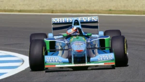 Schumacher marche sur la planche à Spa lors d&rsquo;un incident qui a transformé le titre en F1