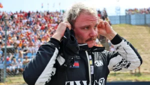 Valtteri Bottas célèbre ses succès cyclistes pendant les vacances d&rsquo;été de la saison de F1