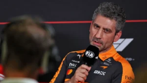 McLaren qualifie les accusations de Flavio Briatore d' »insultantes » dans un échange laconique
