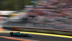 Aston Martin explique comment l&rsquo;honnêteté a aidé à « surfer sur la vague » de ses malheurs en F1 en 2026