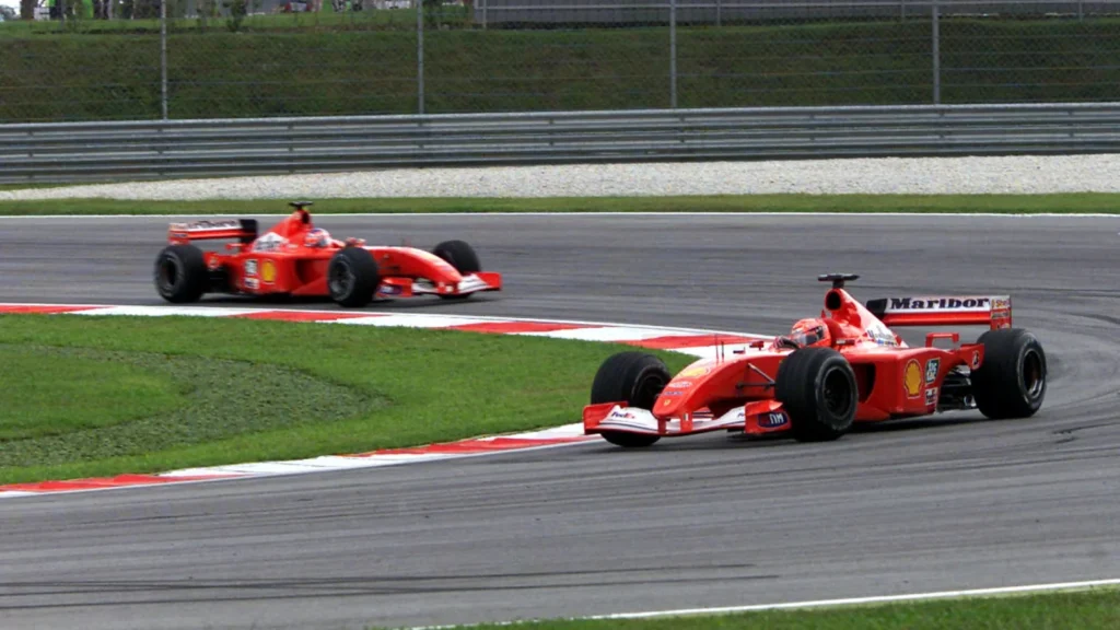 Ferrari a inscrit un autre 1-2, mais a dû le faire à la dure alors que la pluie tombait