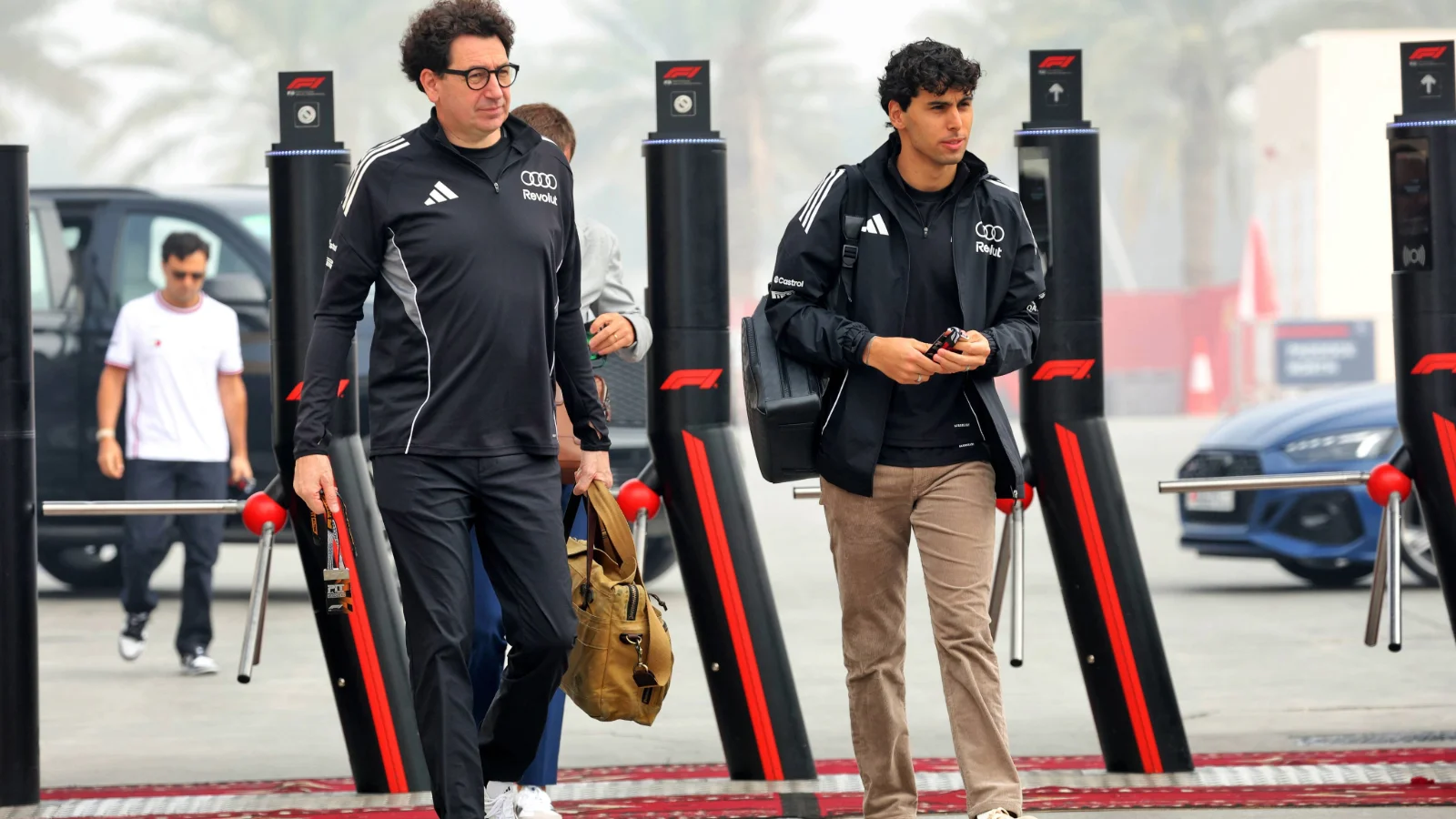 Mattia Binotto (ITA) Audi F1 Team Motorsport Chief Operating and Chief Technical Officer with Gabriel Bortoleto (BRA) Audi F1 Team. 18.02.2026. Formula 1 Testing, Bahrain Test Two, Sakhir, Bahrain, Day One.