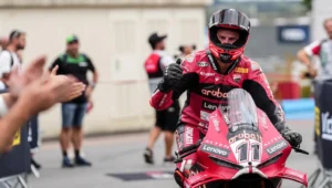 Nicolo Bulega révèle pourquoi son style de pilotage « pourrait être mieux adapté » au MotoGP que celui de Toprak Razgatlioglu