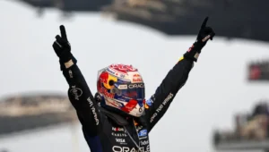 Max Verstappen détaille sa course « mouvementée » vers sa première victoire en F1 en 2026
