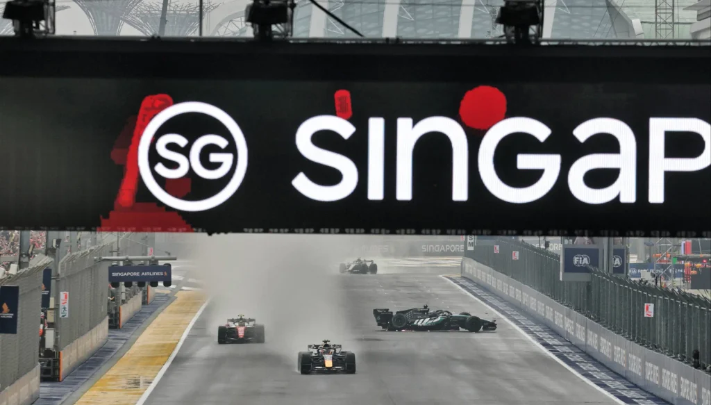 La question de savoir si la F1 moderne fonctionne sur le mouillé est discutable
