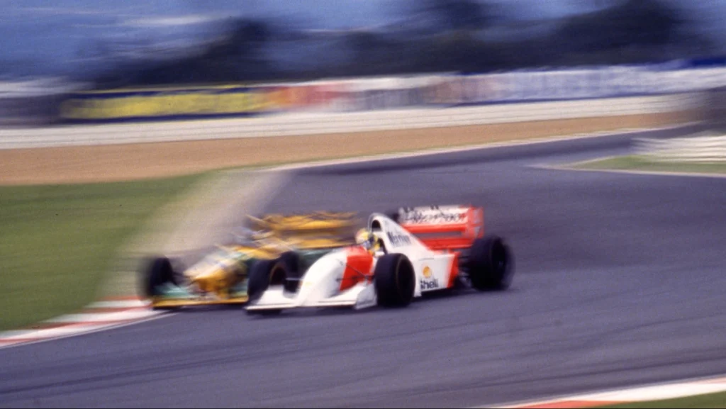 Senna et Schumacher sont finalement entrés en collision. Schumacher est parti en tête-à-queue, Senna a continué à terminer deuxième, derrière Prost