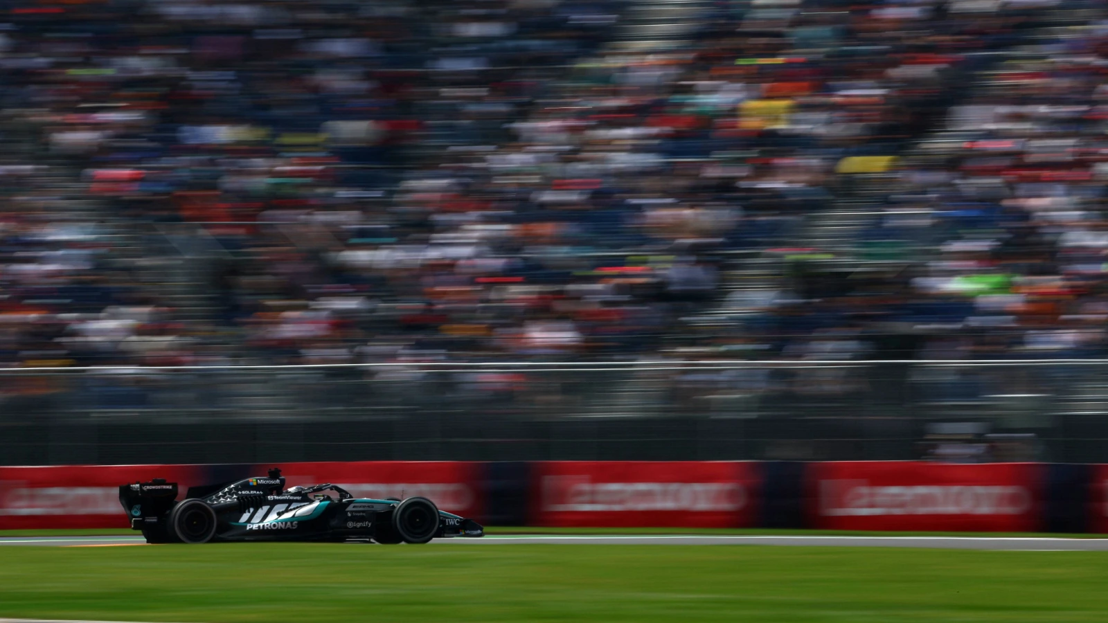 Frederik Vesti (DEN) Mercedes AMG Formula One Team W17 Reserve Driver. 30.10.2026. Formula 1 World Championship, Rd 19, Mexico City Grand Prix, Mexico City, Mexico, Practice Day.