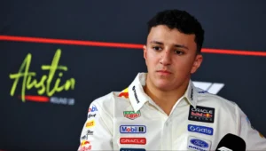 Isack Hadjar émet une déclaration audacieuse sur Ferrari après la victoire dominante de Max Verstappen à Singapour